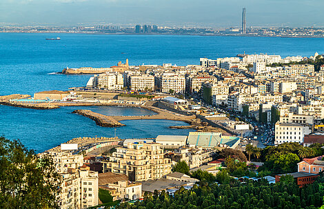 Suez verstärkt Präsenz in Algerien durch Verlängerung und Ausbau zweier Verträge