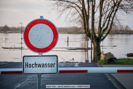 Hochwasser-Schild-Absperrung