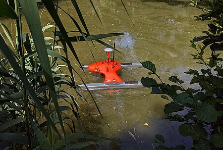 Intelligente Roboterboote für KI-basiertes Gewässermonitoring